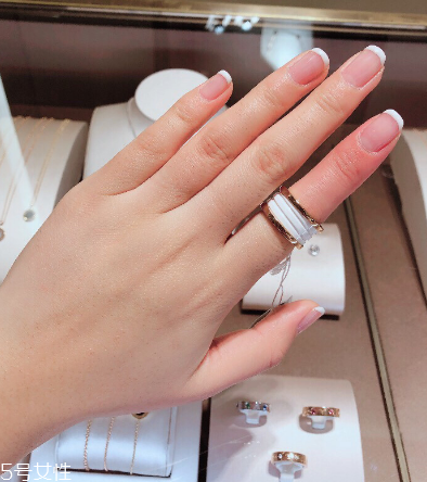 寶格麗陶瓷戒指是什么材質(zhì)？寶格麗陶瓷戒指材質(zhì)介紹