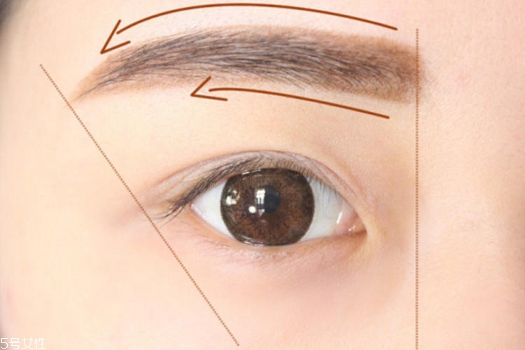 女生煙熏妝怎么畫(huà) 自然煙熏妝化身酷girl 女生煙熏妝怎么畫(huà) 自然煙熏妝化身酷girl