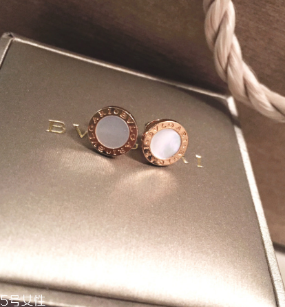 耳釘一般多少克？耳釘一對(duì)是多少克？