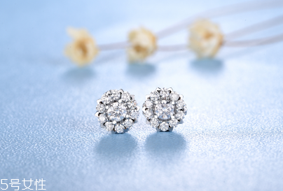 耳釘扣太緊怎么辦？耳釘扣太緊怎么取下來？