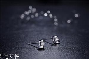 耳釘扣太緊怎么辦？耳釘扣太緊怎么取下來？