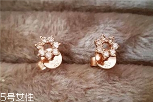 耳釘變黃怎么清洗？耳釘變黃了怎么辦？