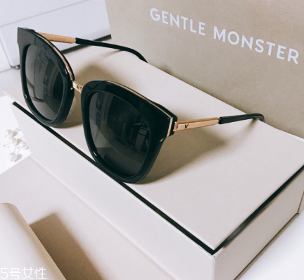 太陽(yáng)鏡可以用水洗嗎？太陽(yáng)鏡能不能水洗？