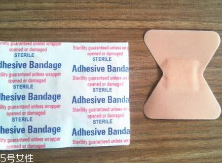 創(chuàng)可貼可以貼痘痘嗎？創(chuàng)可貼貼痘痘好嗎？