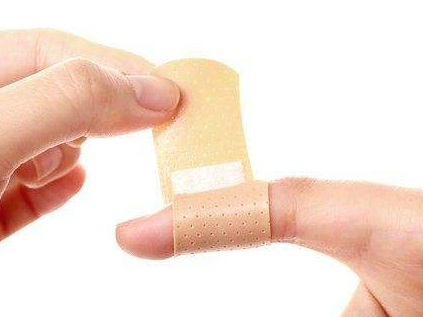 創(chuàng)可貼可以貼痘痘嗎？創(chuàng)可貼貼痘痘好嗎？