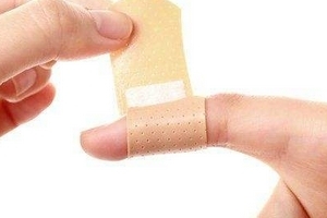 創(chuàng)可貼可以貼一晚上嗎？睡覺貼創(chuàng)可貼好嗎？