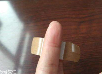 創(chuàng)可貼可以消腫嗎？創(chuàng)可貼有消腫功效嗎？