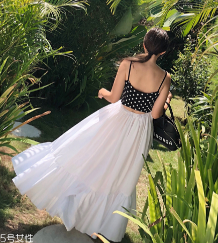 今年夏天流行什么露臍裝？今夏最火的露臍裝搭配