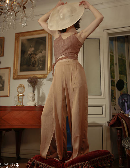 今年夏天流行什么露臍裝？今夏最火的露臍裝搭配