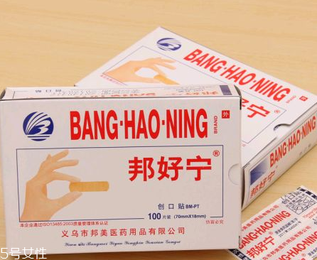 創(chuàng)可貼和肉連著怎么辦？創(chuàng)可貼連著肉怎么處理？