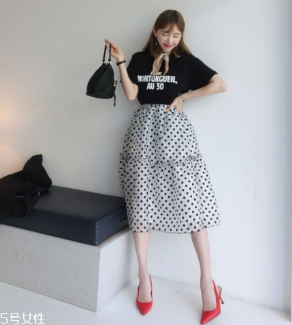 夏天穿黑色衣服容易曬黑嗎？夏天穿黑色會曬黑嗎？