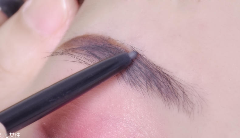 初學(xué)者怎么畫(huà)出自然的眉毛 新手畫(huà)眉毛3個(gè)步驟 初學(xué)者怎么畫(huà)出自然的眉毛 新手畫(huà)眉毛3個(gè)步驟