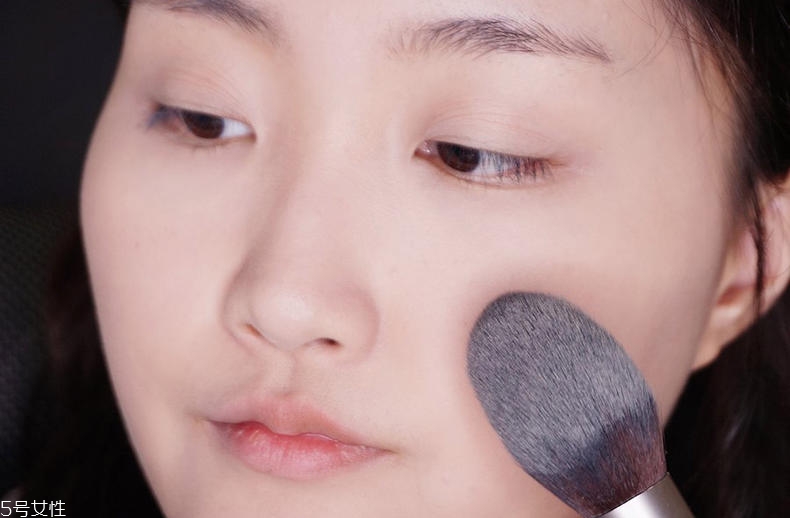 臉大化什么妝比較好 臉大適合吸睛的歐美妝容