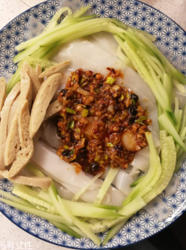 自制涼皮的簡單做法 超詳細(xì)自制涼皮方法