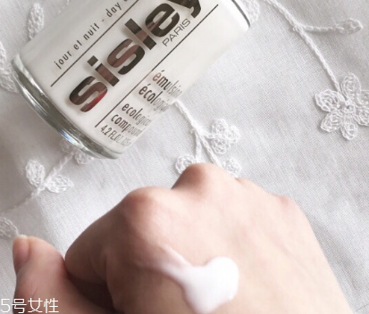 乳液可以當晚霜用嗎？乳液當晚霜用好嗎？