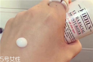 乳液可以當晚霜用嗎？乳液當晚霜用好嗎？