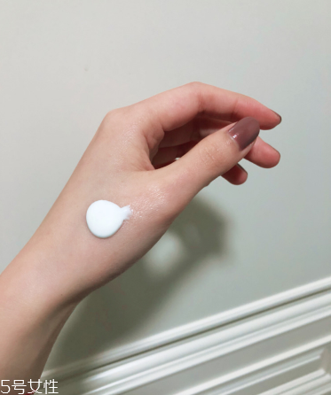 卸妝乳可以卸口紅嗎？卸妝乳能卸掉口紅嗎？