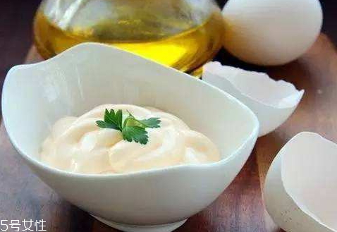 蛋黃醬什么味道 蛋黃醬是哪里的美食 蛋黃醬什么味道 蛋黃醬是哪里的美食