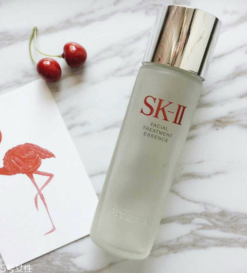 雅詩(shī)蘭黛肌底微精華和sk2神仙水哪個(gè)好？成分一樣嗎？