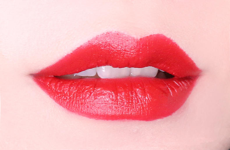 撩人紅唇配什么妝容比較好 性感紅唇煙熏妝教程 撩人紅唇配什么妝容比較好 性感紅唇煙熏妝教程