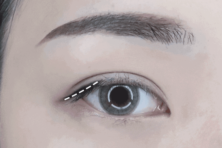 撩人紅唇配什么妝容比較好 性感紅唇煙熏妝教程 撩人紅唇配什么妝容比較好 性感紅唇煙熏妝教程