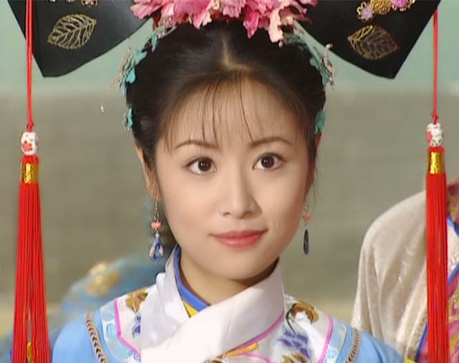 撩人紅唇配什么妝容比較好 性感紅唇煙熏妝教程 撩人紅唇配什么妝容比較好 性感紅唇煙熏妝教程