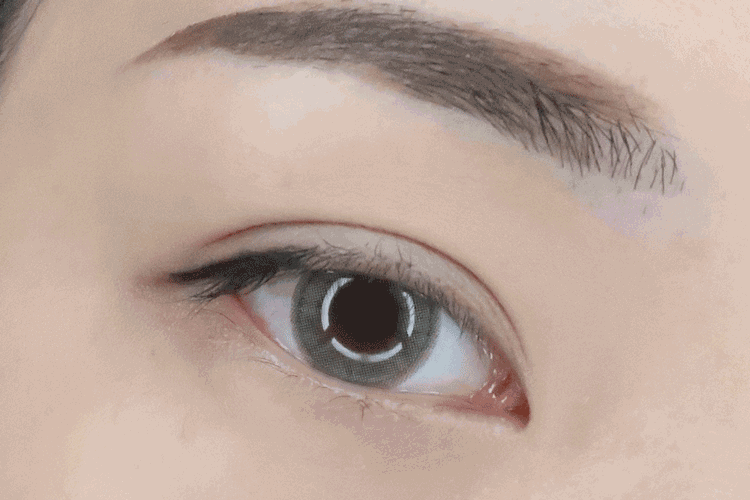 撩人紅唇配什么妝容比較好 性感紅唇煙熏妝教程 撩人紅唇配什么妝容比較好 性感紅唇煙熏妝教程