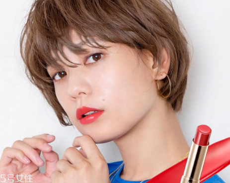嘴巴厚怎么涂口紅好看 嘴唇厚涂什么顏色口紅好看 嘴巴厚怎么涂口紅好看 嘴唇厚涂什么顏色口紅好看