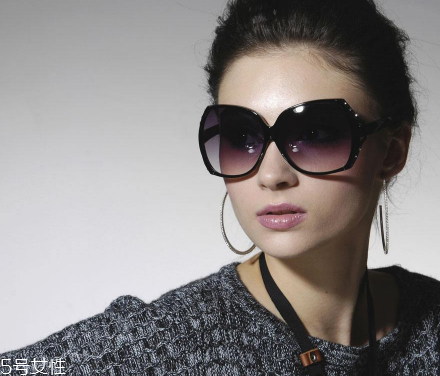 太陽(yáng)鏡輕好還是重好？太陽(yáng)鏡買輕的還是重的？