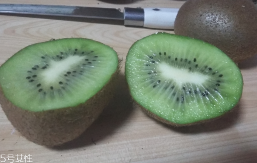 綠心獼猴桃硬的能吃嗎？硬的綠心獼猴桃能吃嗎？