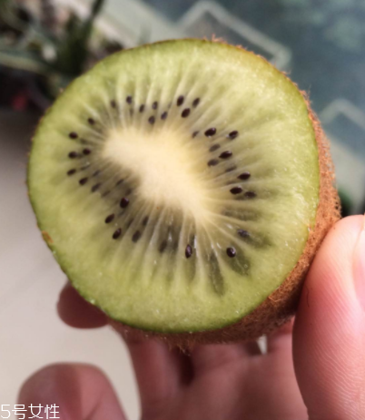 綠心獼猴桃含葉酸嗎？綠心獼猴桃里面有葉酸嗎？