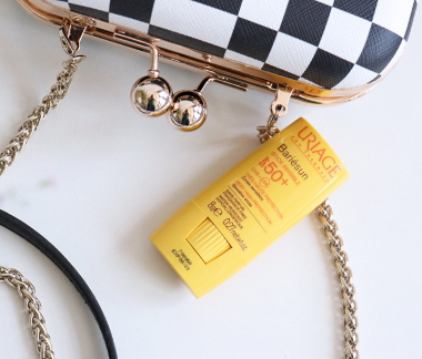 依泉防曬棒怎么用？依泉防曬棒油不油