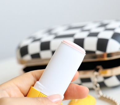 依泉防曬棒怎么用？依泉防曬棒油不油