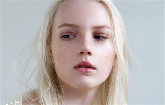 漂唇后嘴唇發(fā)黑怎么辦 漂唇的好處和壞處 漂唇后嘴唇發(fā)黑怎么辦 漂唇的好處和壞處