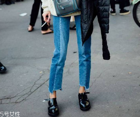 腿粗穿什么牛仔褲顯瘦？腿粗適合穿什么樣的牛仔褲？