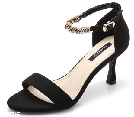 腳寬的人適合穿什么涼鞋？腳胖穿什么涼鞋好看？