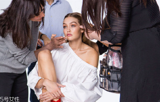 瑞藍(lán)玻尿酸是大分子的嗎 玻尿酸大分子和小分子的區(qū)別 瑞藍(lán)玻尿酸是大分子的嗎 玻尿酸大分子和小分子的區(qū)別