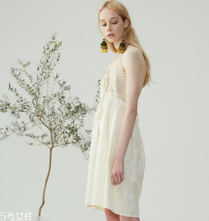 微胖穿什么連衣裙好看？微胖女生適合穿什么連衣裙？