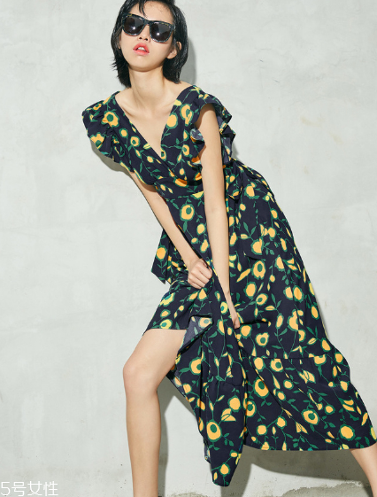 微胖穿什么連衣裙好看？微胖女生適合穿什么連衣裙？