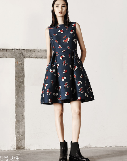 微胖穿什么連衣裙好看？微胖女生適合穿什么連衣裙？