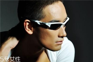 oakley眼鏡多少錢？歐克利眼鏡正品價(jià)格