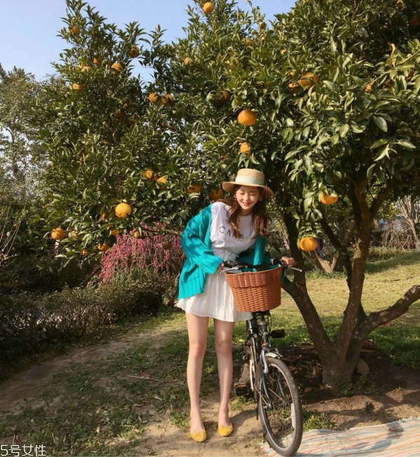 短裙與t恤的搭配好看嗎 短袖t恤怎么搭配好看 短裙與t恤的搭配好看嗎 短袖t恤怎么搭配好看