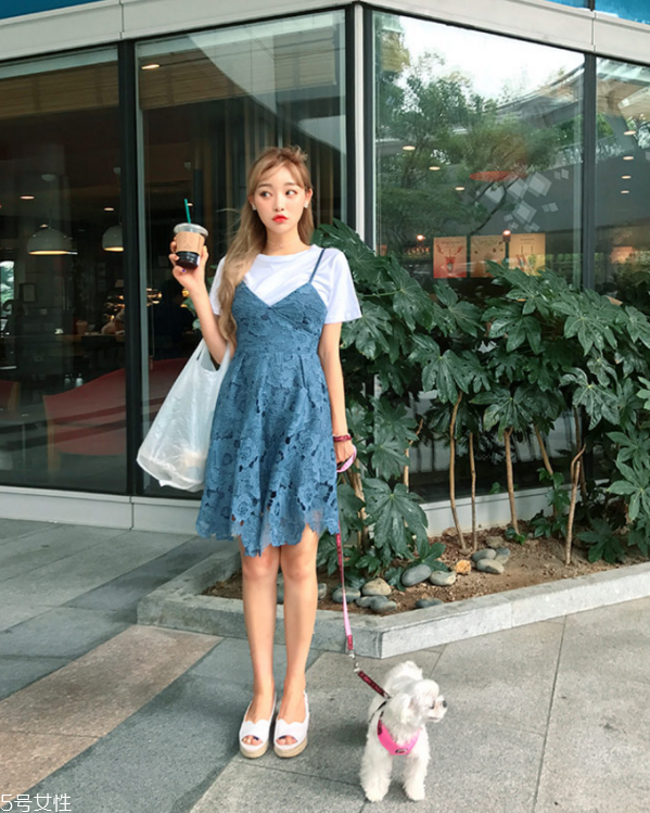 短裙與t恤的搭配好看嗎 短袖t恤怎么搭配好看 短裙與t恤的搭配好看嗎 短袖t恤怎么搭配好看