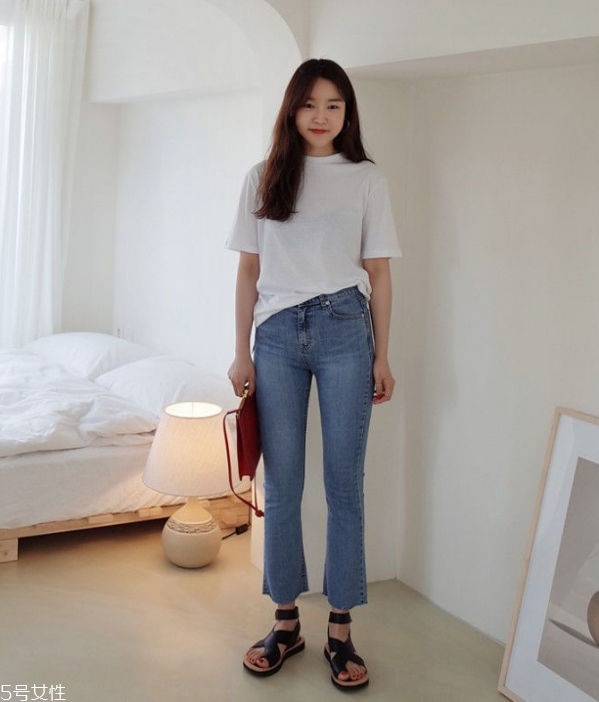 短裙與t恤的搭配好看嗎 短袖t恤怎么搭配好看 短裙與t恤的搭配好看嗎 短袖t恤怎么搭配好看