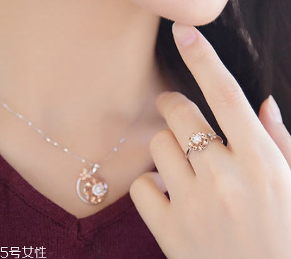 金大福和老鳳祥哪個好？金大福和老鳳祥品牌對比