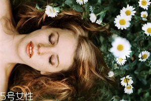 自體脂肪填充后吃什么好 自體脂肪填充后應(yīng)該注意什么 自體脂肪填充后吃什么好 自體脂肪填充后應(yīng)該注意什么