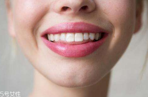 護唇膏涂睫毛有什么好處 護唇膏涂睫毛的正確方法 護唇膏涂睫毛有什么好處 護唇膏涂睫毛的正確方法