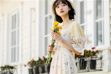 夏天拍照穿什么裙子好看？拍照適合穿什么裙子？