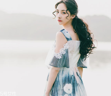 夏天拍照穿什么裙子好看？拍照適合穿什么裙子？