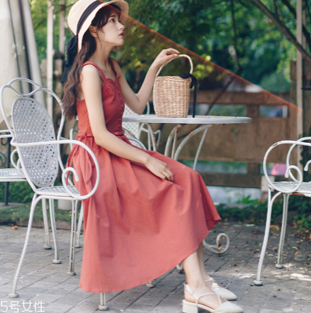 夏天拍照穿什么裙子好看？拍照適合穿什么裙子？